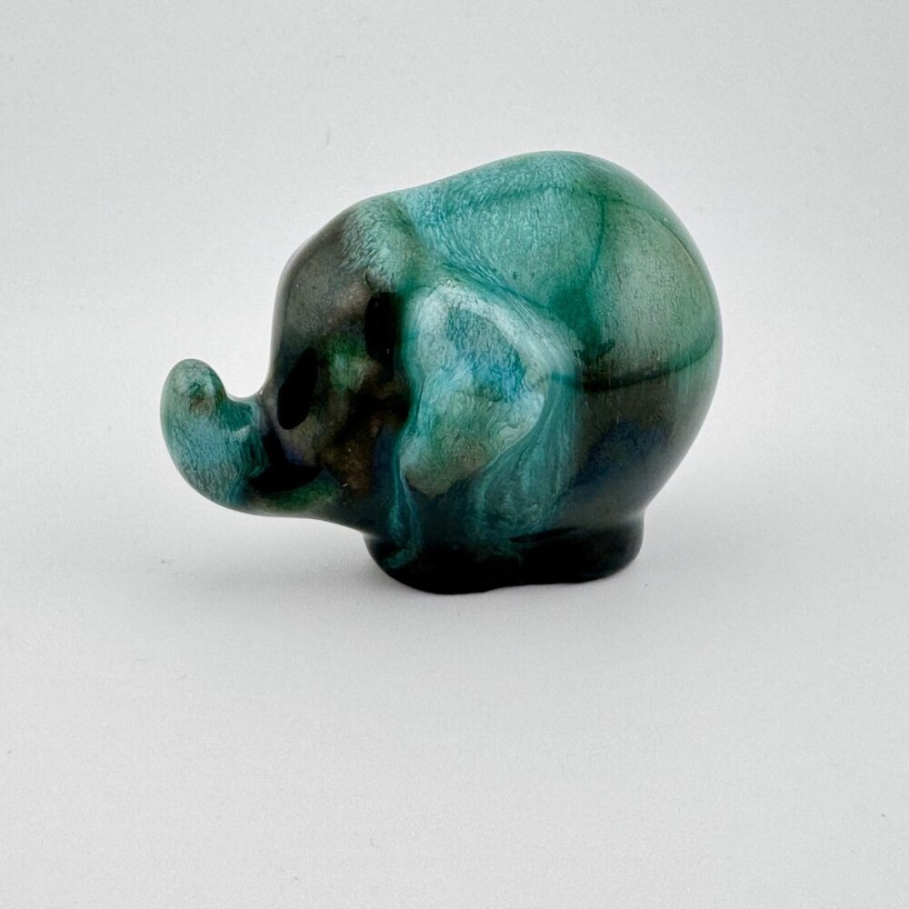 Vintage Blue Mountain Art Pottery Baby Elephant Figurine Green Glaze - Picture 5 of 7